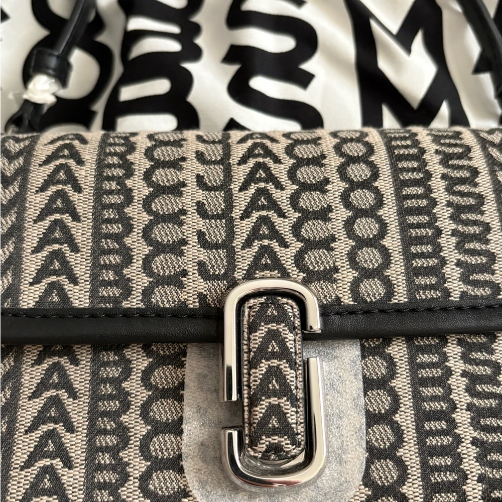 🎉 Marc Jacobs Monogram Black and Cream Crossbody Bag - Picture 7 of 11